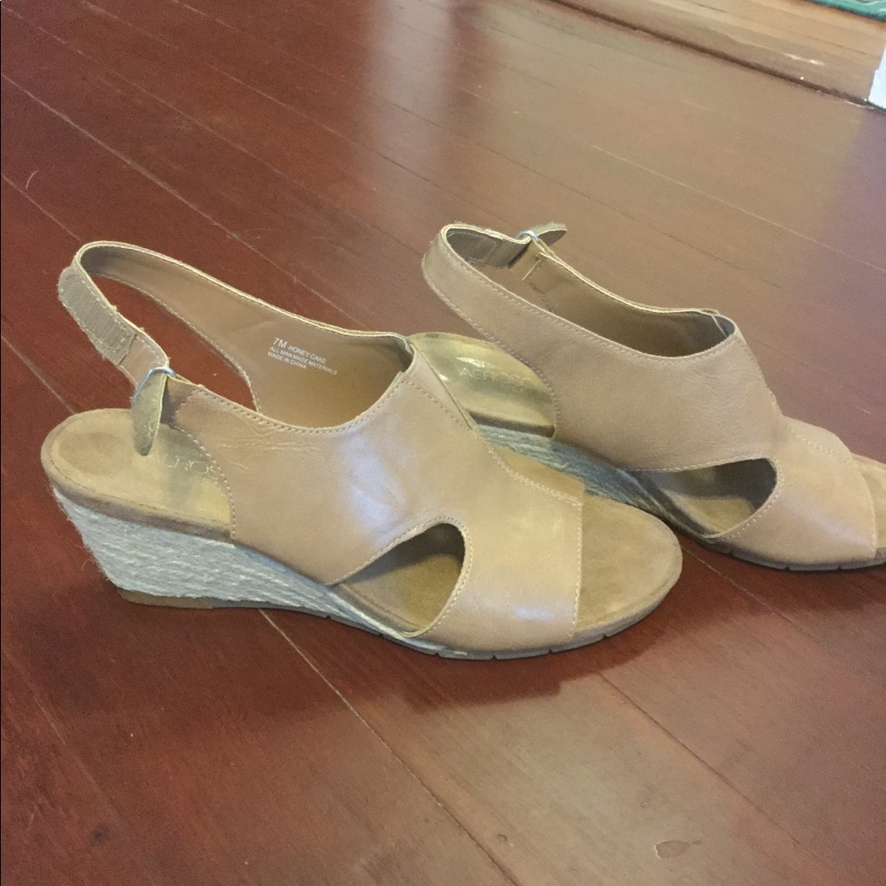 Aerosoles heel rest sandal